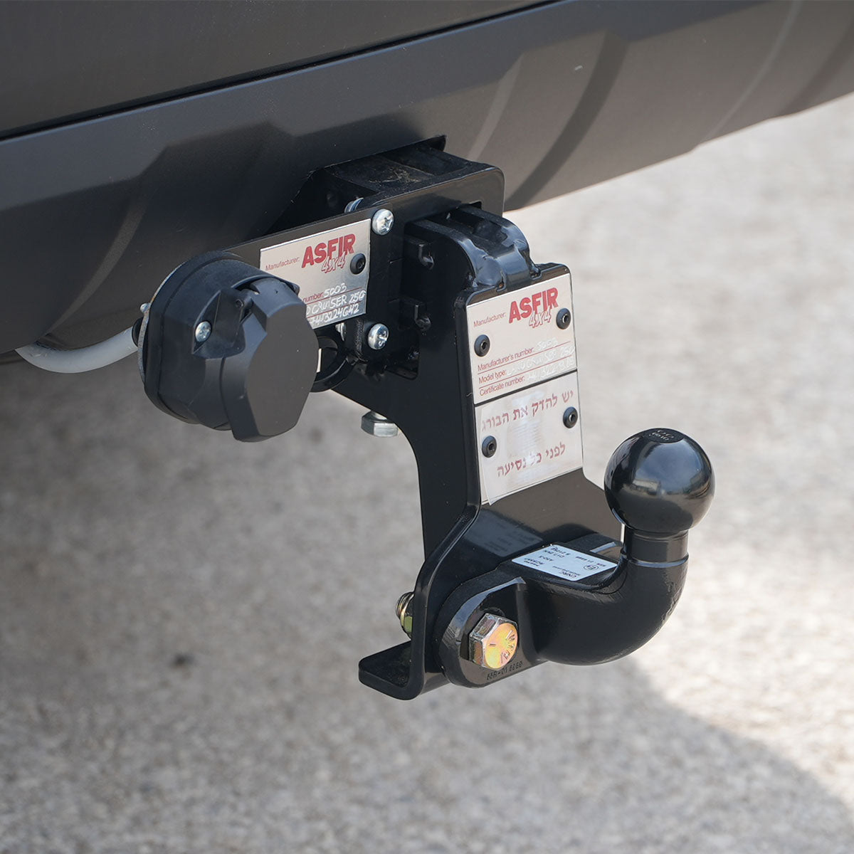 מחבר גרירה מחובר לשאסי תפוח | טויוטה לנד קרוזר 250 דיזל