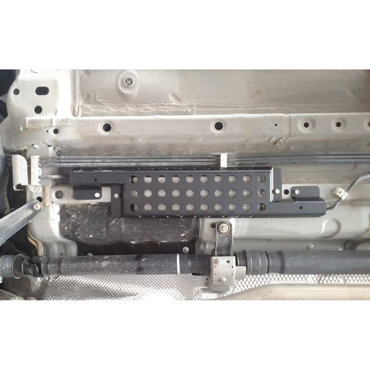 מיגון רדיאטור למיכל דלק | מיצובישי אאוטלנדר